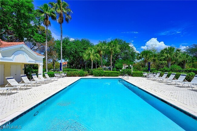 Building Photo - 4950 Deerfield Way