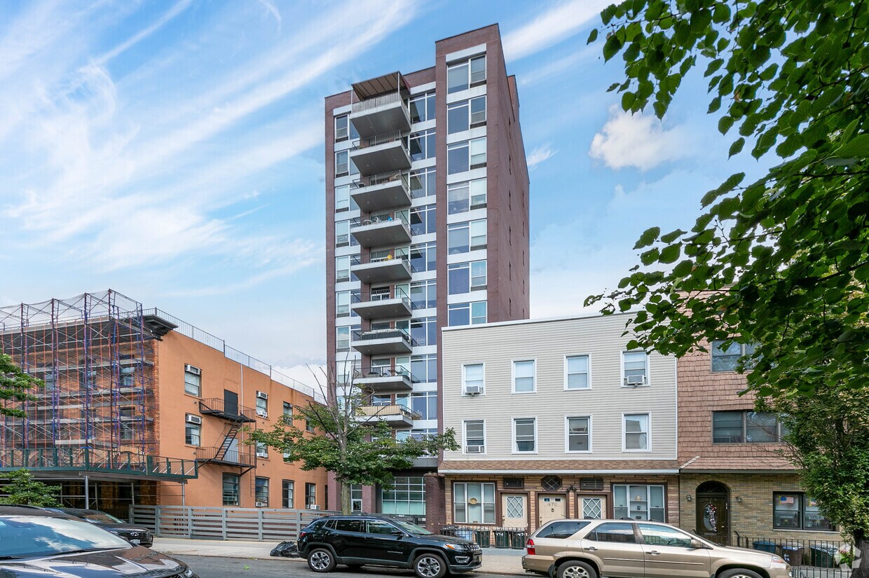 Primary Photo - 480 Humboldt Street
