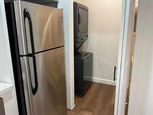 Foto del edificio - 1227 E 7th St