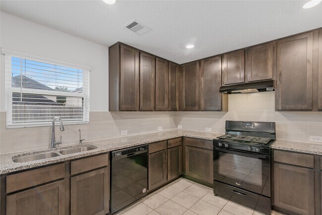 Building Photo - 647 Ash Mill Dr