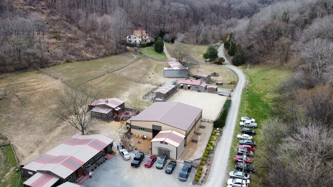 Building Photo - 20 Hillenglade Dr