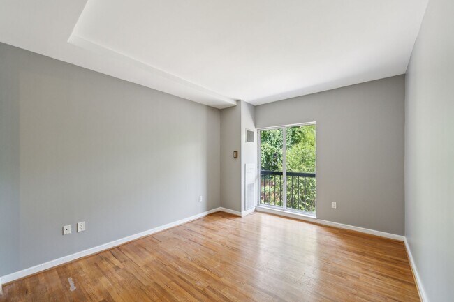 Building Photo - Charming 2-Level Townhome in the Heart of ...
