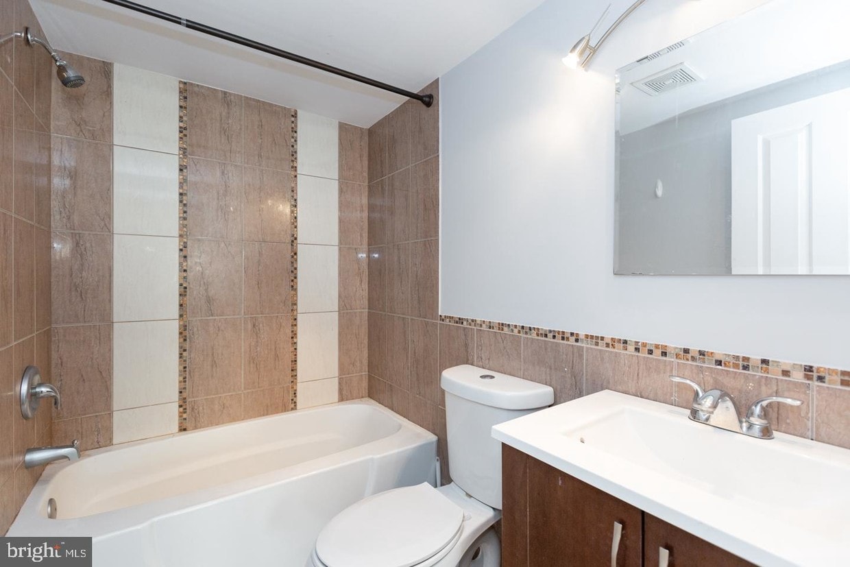 Primary Photo - 11 Jefferson St