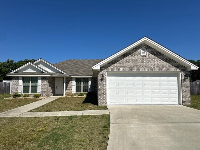 Foto del edificio - Prattville Home with Garage!