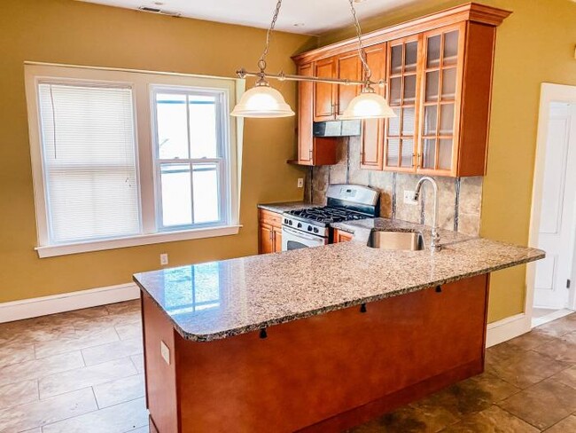 Building Photo - 3 bedroom in Providence RI 02909