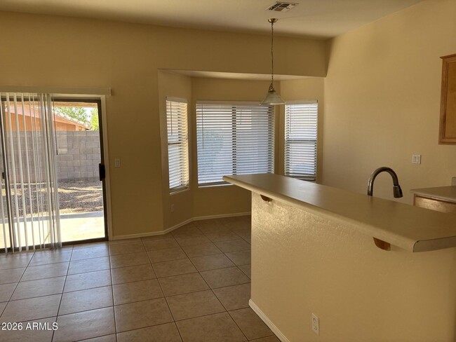 Building Photo - 628 E Ranch Rd