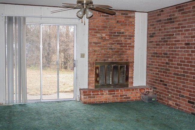 Interior Photo - 1401 E 6th St