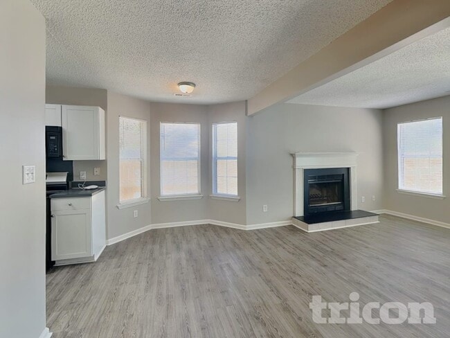 Building Photo - 11136 White Stag Dr