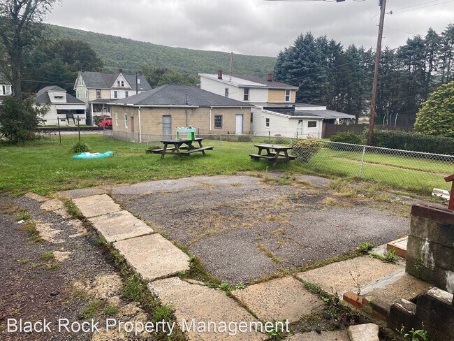 Building Photo - 2 br, 1 bath House - 340 W Catawissa Street