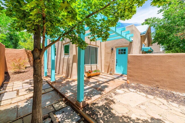 Building Photo - Beautiful Southside Adobe on Vuelta Colorada
