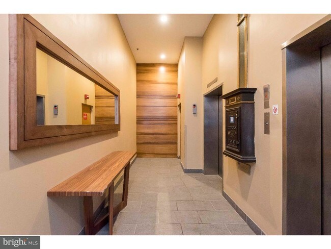 Foto del edificio - 220 S 16th St