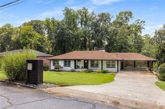 Building Photo - 2423 Sunset Dr NE