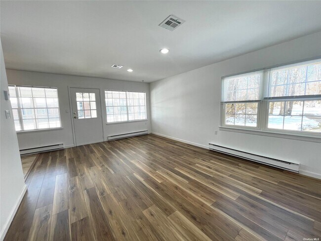 Building Photo - 265 Newcastle Ct