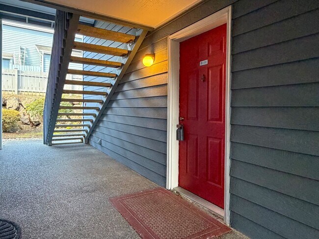 Building Photo - 16817 Larch Way