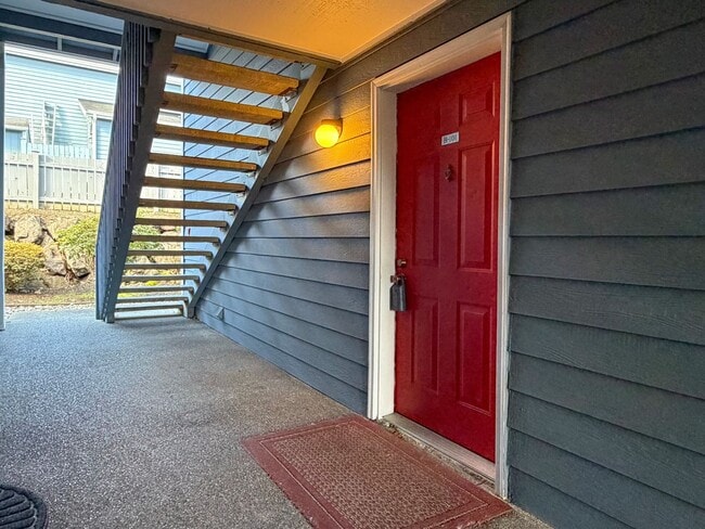 Foto del edificio - 16817 Larch Way