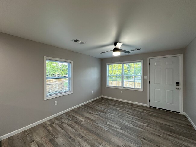 Foto del edificio - Cozy 2 Bedroom 1 Bathroom for Rent!
