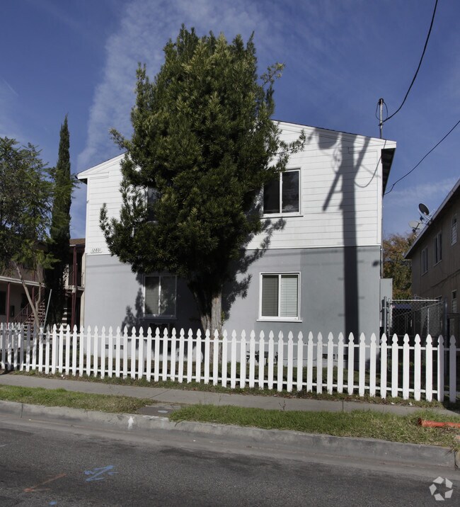 Foto del edificio - 12801 Vanowen St