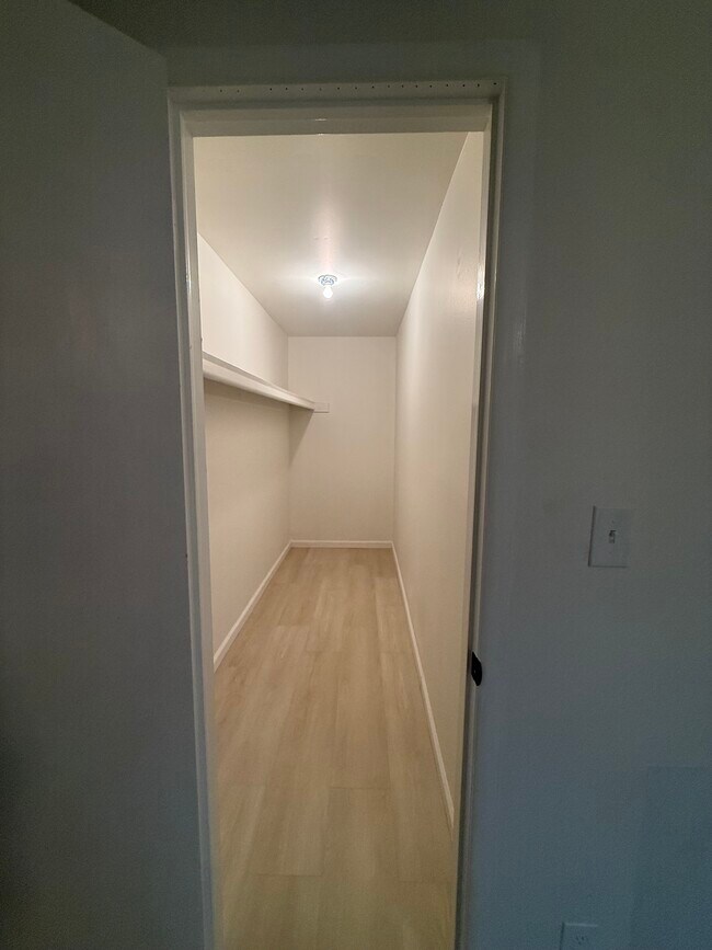 Vestidor principal - 509 E University Dr