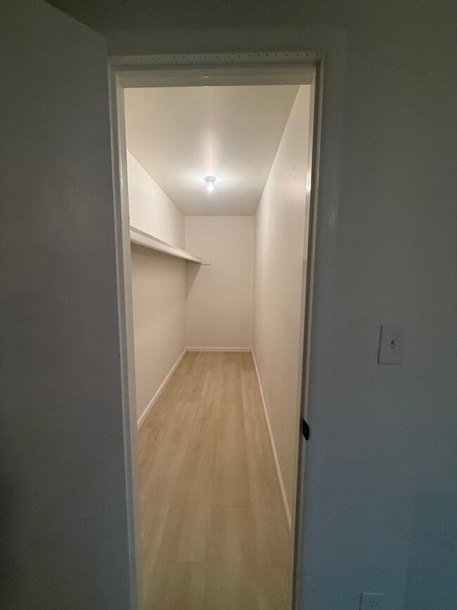 Master closet - 509 E University Dr