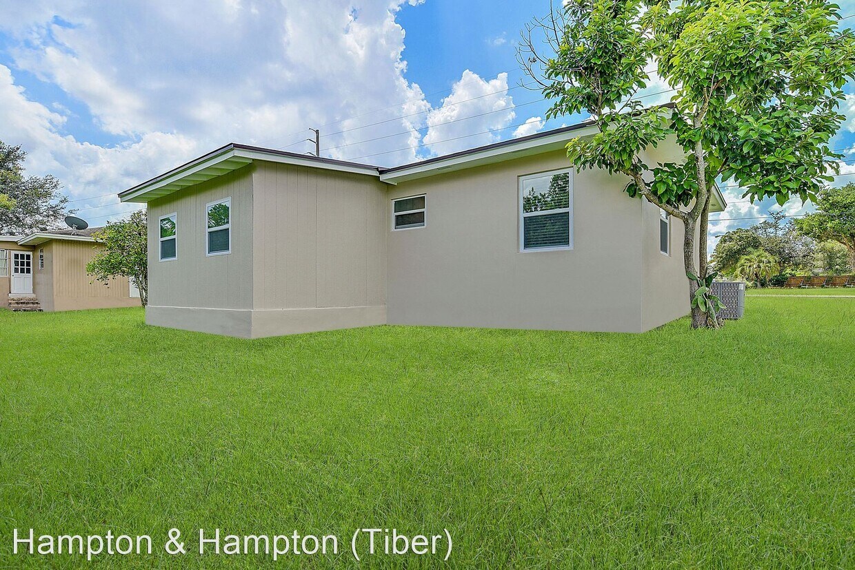 Foto principal - 3 br, 1 bath House - 1095 SAXON BLVD