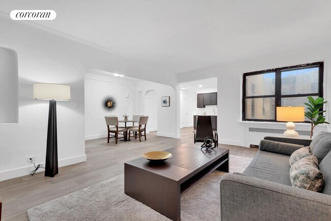 Foto del edificio - 3000 Valentine Ave