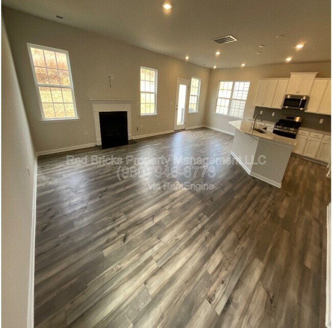 Foto del edificio - 1618 Swallow Tail Dr