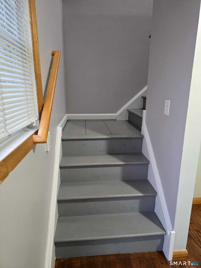 Foto del edificio - 244 Walsh Ave