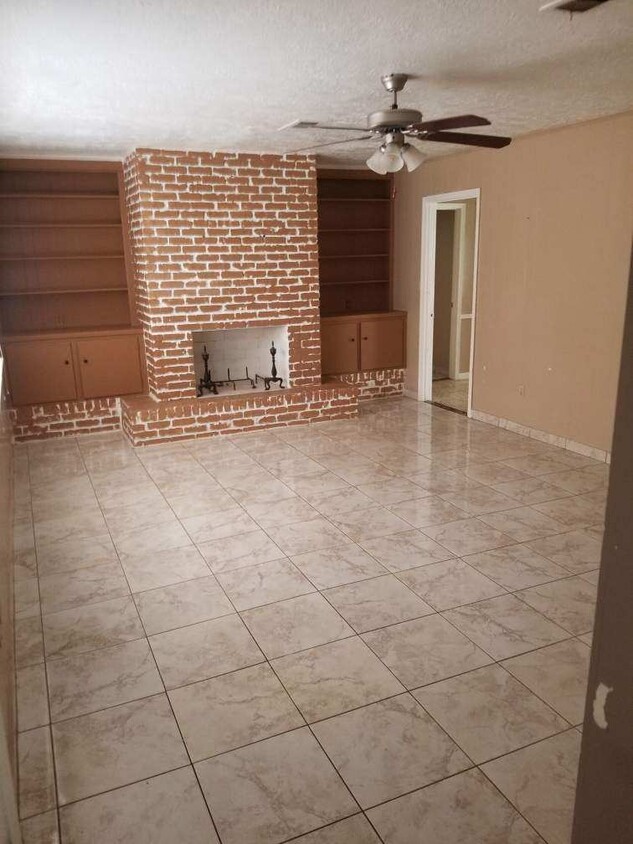 Building Photo - 4303 Balcones Dr
