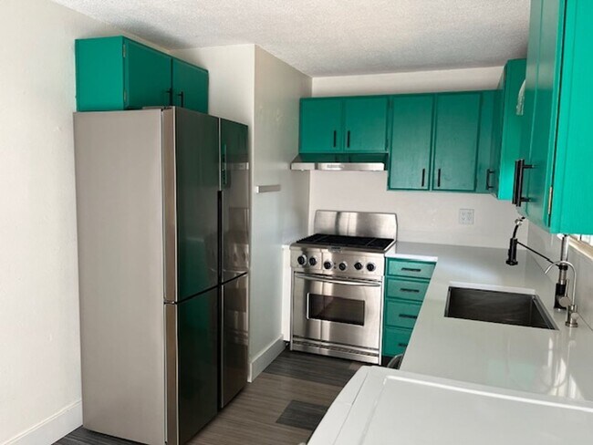 Building Photo - Welcoming 3 Bed/1.5 Bath Table Mesa Ranch ...