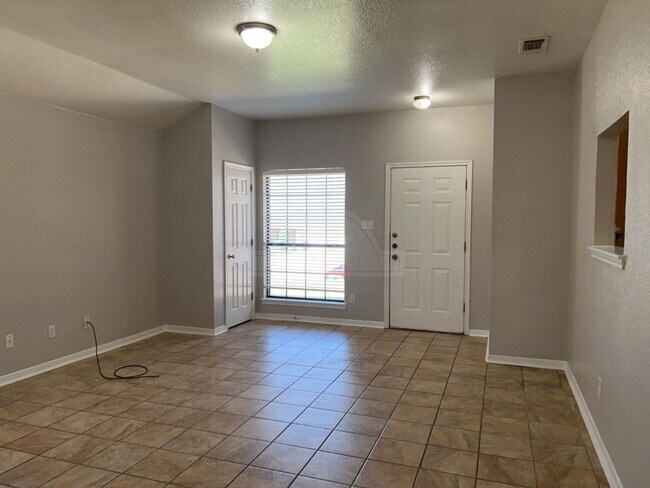 Building Photo - 3604 Dustin Ct