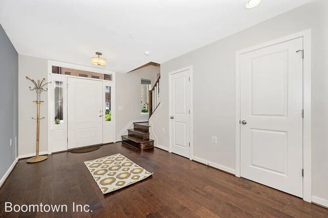 Building Photo - 3 br, 2.5 bath House - 1421 Trafalgar Lane