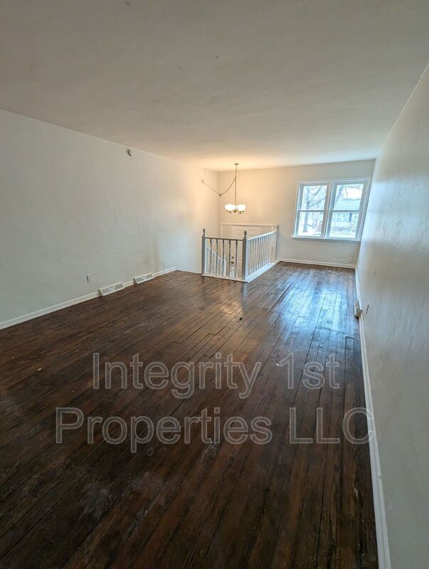 Building Photo - 2216 Girard Ave