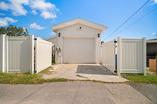 Building Photo - 1040 48th Ave N