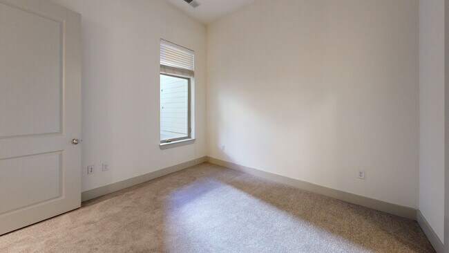 Interior Photo - 322 on North Broad