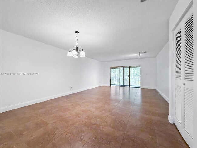 Foto del edificio - 21785 Cypress Dr