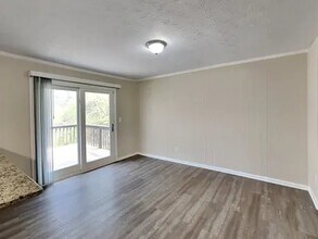 Building Photo - 550 Transit Cir