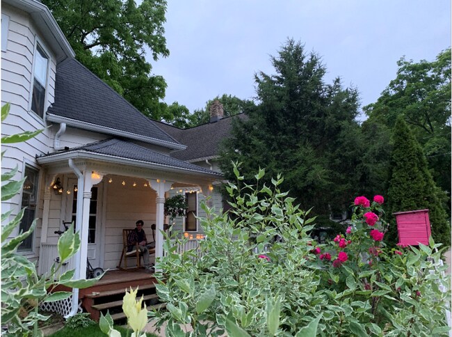 Foto del edificio - 402 Rogers St