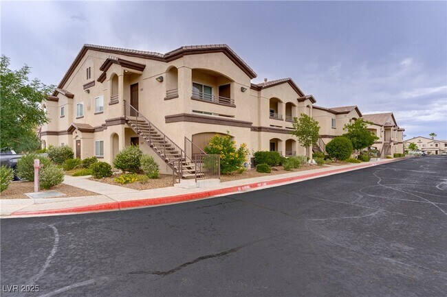Building Photo - 2291 W Horizon Ridge Pkwy
