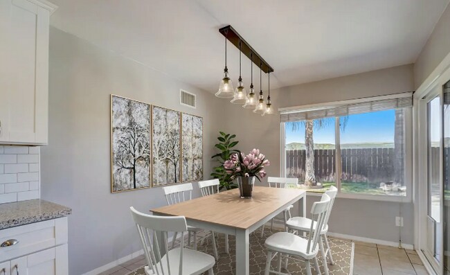 Foto del edificio - 10044 Carlton Hills Blvd