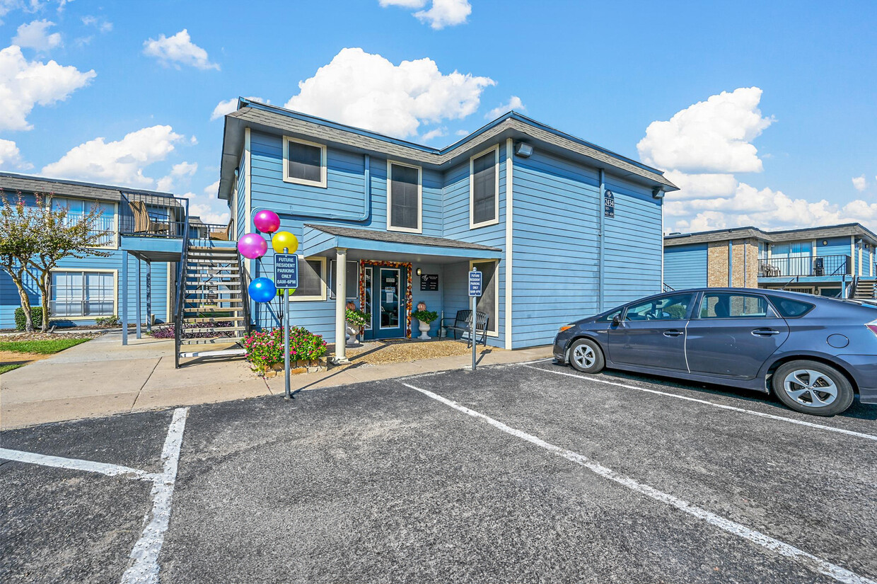 Leasing office - Finley Square Apartments