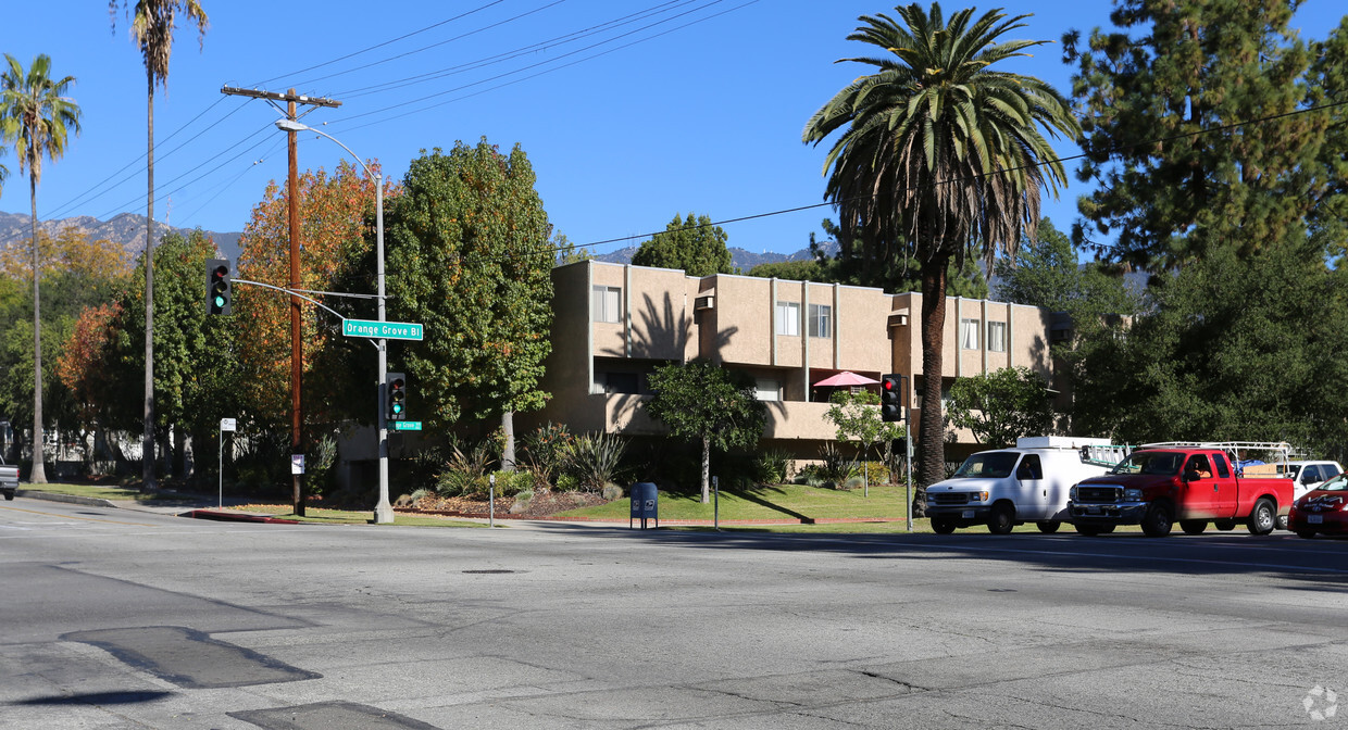 Building Photo - 1425 Orange Grove Blvd