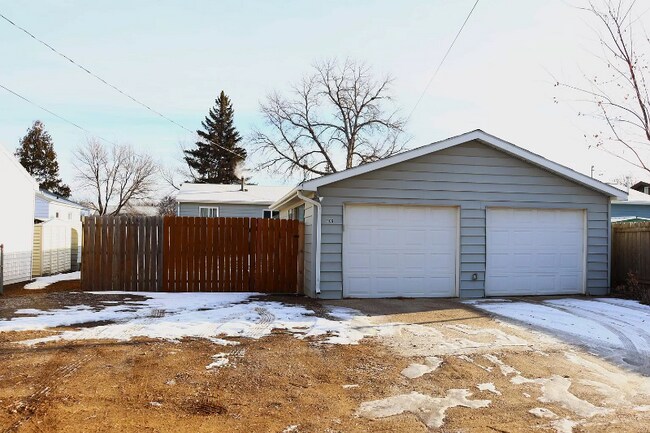 Building Photo - 1108 6th St SW