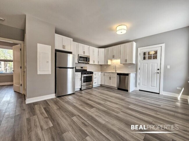 Building Photo - 1 bedroom in CHICAGO IL 60613