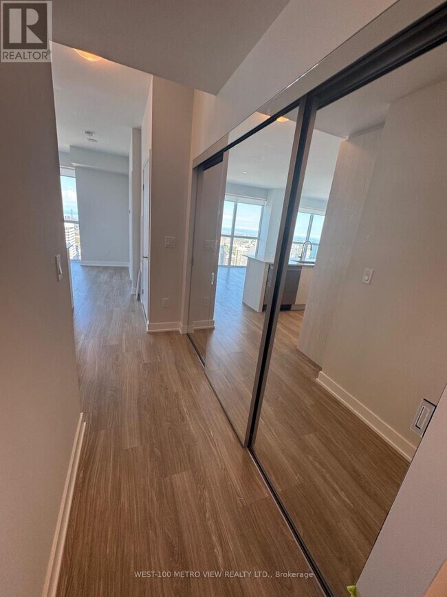 Building Photo - 430-4430 Square One Dr