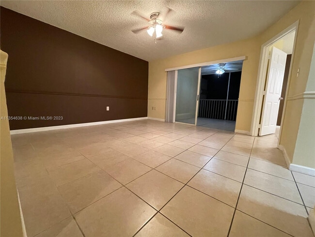 Building Photo - 1204 Glenmoor Dr