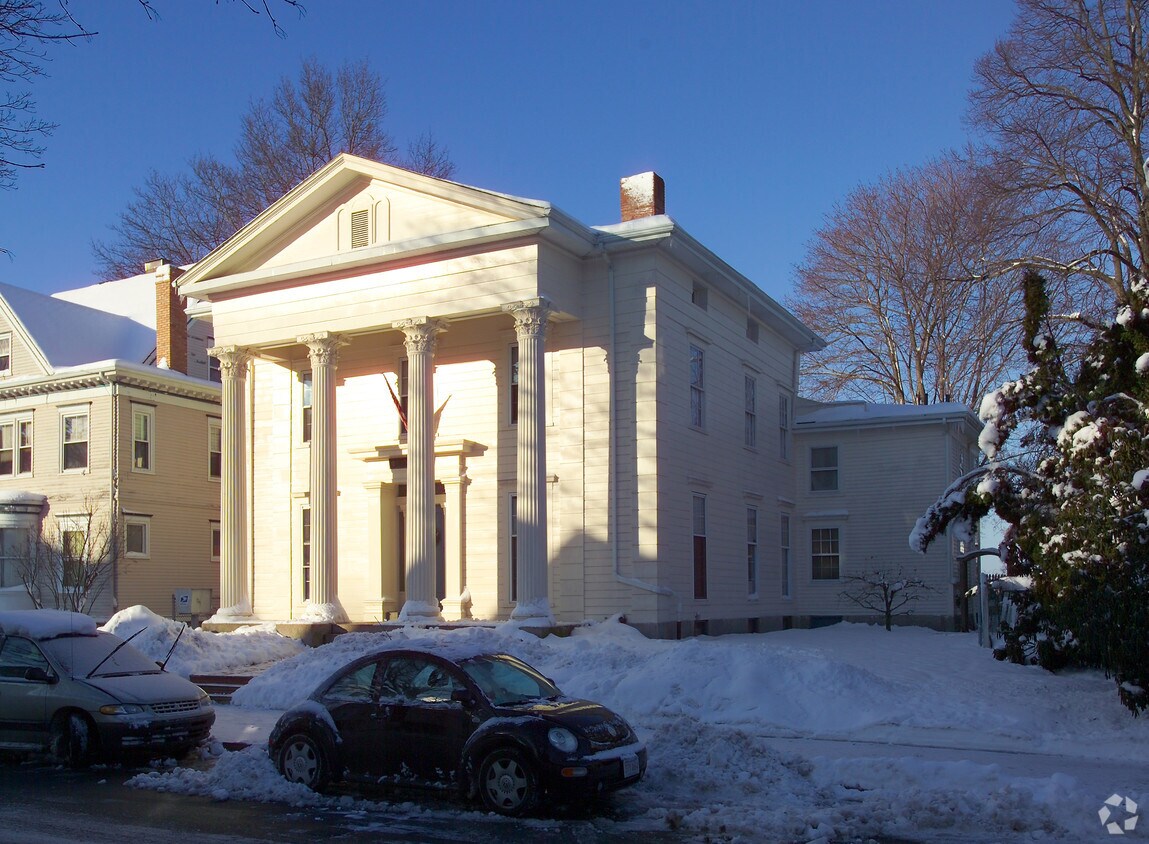 Primary Photo - 556 High St