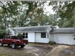 Building Photo - 1105 Coushatta St