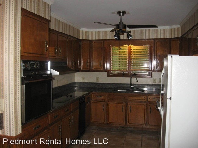 Building Photo - 3 br, 2 bath House - 3000 Madison Ave