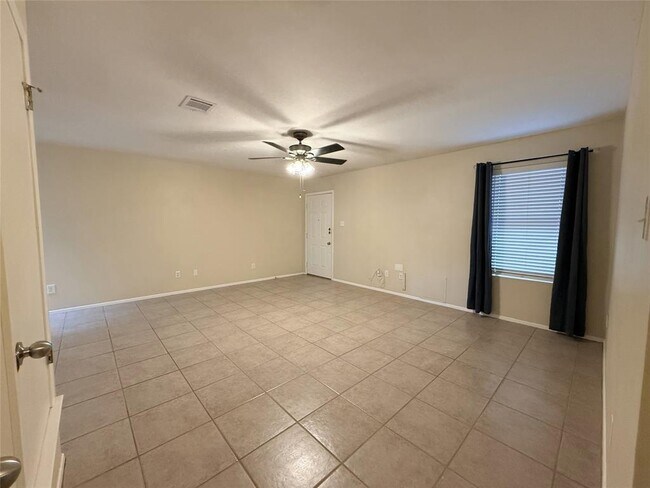 Foto del edificio - 7907 Dunn St