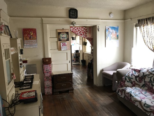Interior Photo - 1319 N Broadway